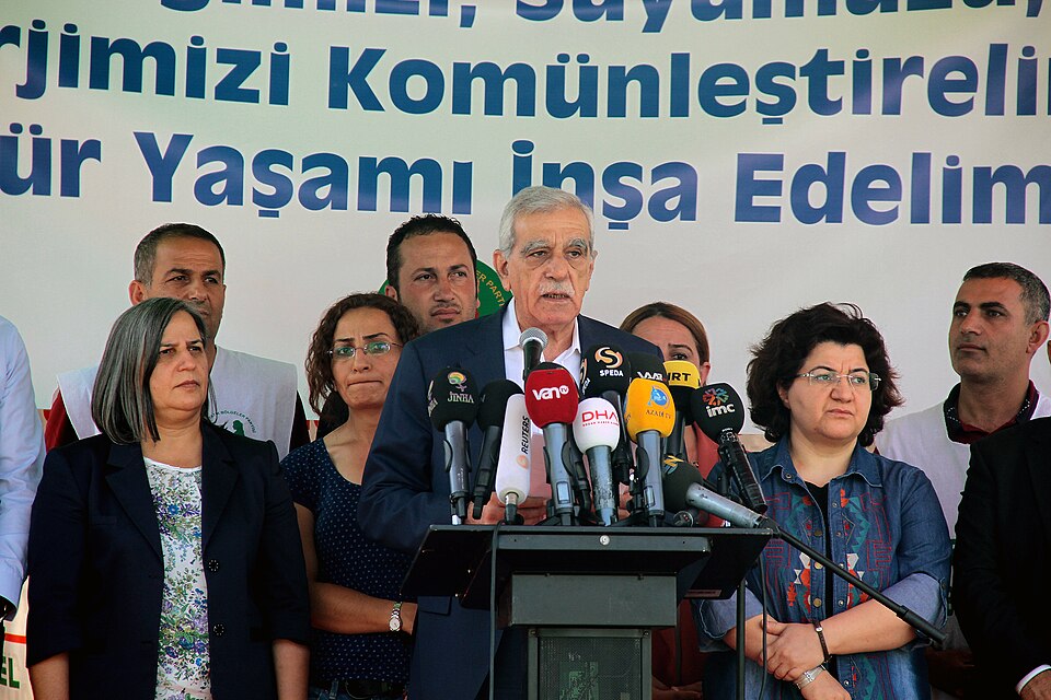 Emine Ayna