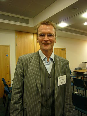 Geoff Thomas (footballer, born 1964)