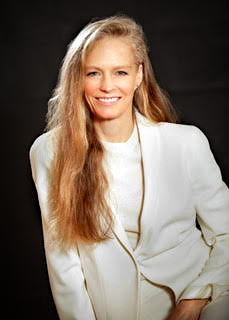 Suzy Amis Cameron