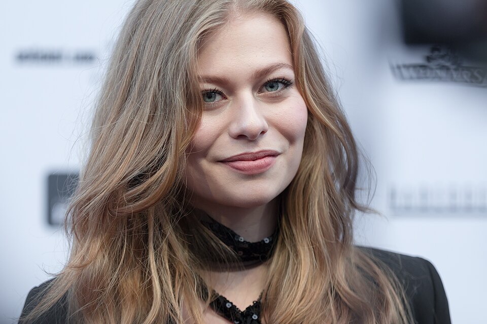 Zoë Straub